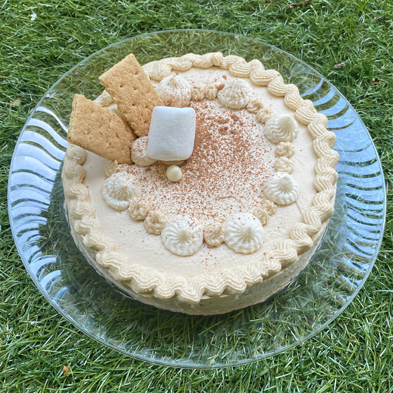 mocha cream cake with marshmellow and crackers